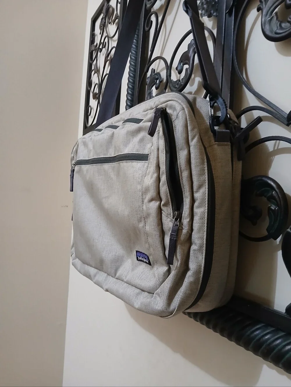 Patagonia Messenger Travel/School Lifestyle/Labtop Bag Unisex